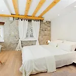 Grgur Ninski 4*