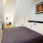 Grgur Ninski Bed & Breakfast 4*