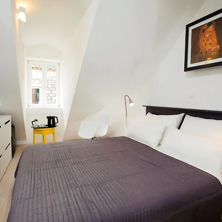 그레고리 닌스키 룸즈 B&B 4*