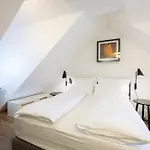 グレゴール ニンスキ ルームズ 4*