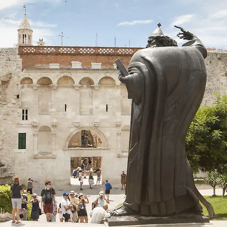 ベッド・アンド・ブレックファスト グレゴール ニンスキ ルームズ スプリト