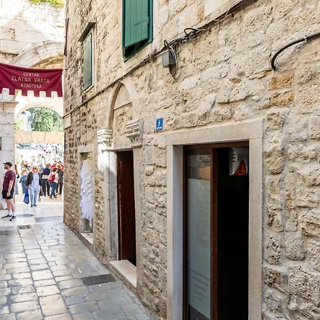 Grgur Ninski 4* Σπλιτ