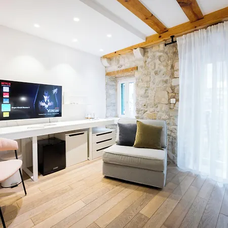 Grgur Ninski 4*