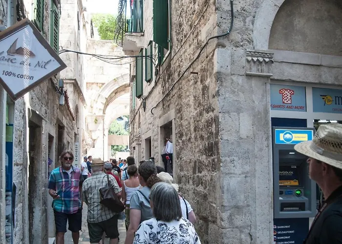 ベッド・アンド・ブレックファスト グレゴール ニンスキ ルームズ 4*