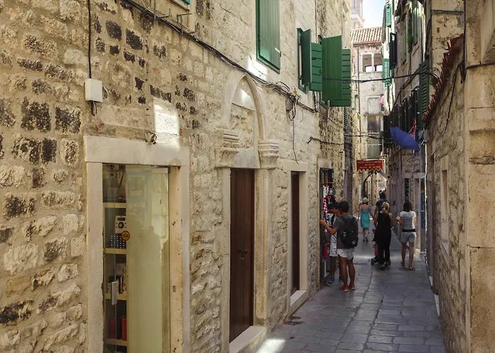 ベッド・アンド・ブレックファスト グレゴール ニンスキ ルームズ 4*