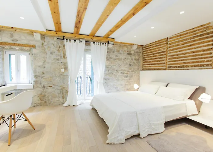 グレゴール ニンスキ ルームズ 4*